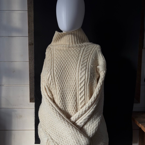 Vintage Cream Cable-Knit Turtleneck Sweater - Picture 2 of 5